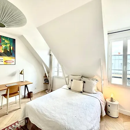 Cosy A 130 M² Avec Projecteur ! * Париж