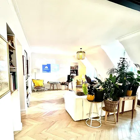 Cosy A 130 M² Avec Projecteur ! Paris